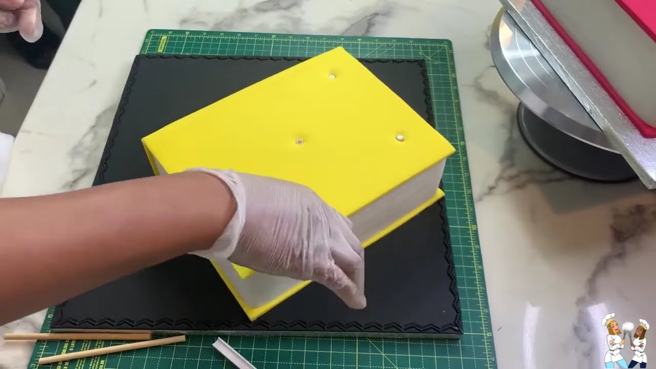 Graduation Cake| Molly’s Kitchen Queens