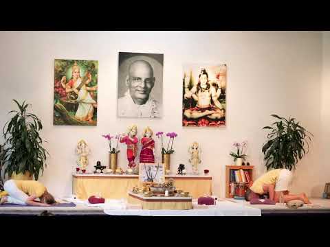 Vollmondtag Yogastunde mit Rama Schwab - Yoga Vidya Mittelstufe Live - 09:15 Uhr 24.07.2021