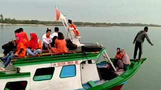 preview picture of video 'Berlayar ke pulau sebuku'