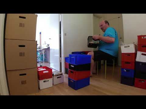 MongoTV_6236 - Kigger På Flyttekasser i Forstue Stået 7 År - Del 39 - Ompakker Til Opbevaringsboxe