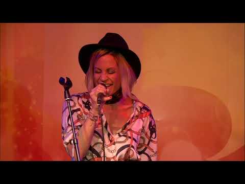 Tanja Dankner live :Take on me, Pianoversion