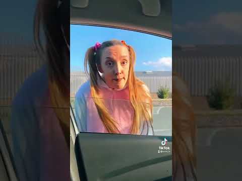 Grenadine was smarter than her big sister on this one! Follow me on Insta: Amelielf_