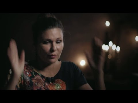 Dominika Peczynski: "Har ni hamnat i någon masspsykos?" - En natt på slottet (TV4)
