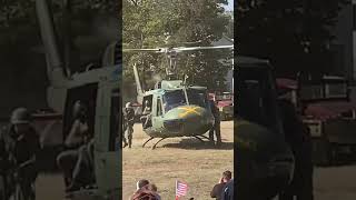 Download lagu Bell UH-1H Huey Dropping Off Soldiers in a Vietnam Battle Re - enactment mp3