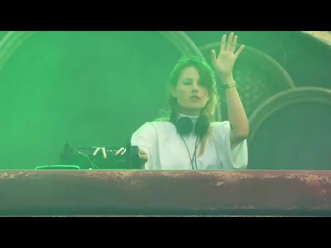 Fight the boredom with acid techno from Charlotte at Tomorrowland 2019 😁💃💥