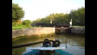 preview picture of video 'Time-Lapse (speeded up) Narrowboat Journey On The Oxford Canal'