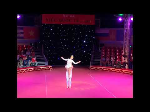 2109 Ballet on shoulders