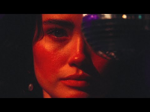 FXARLXSS - BREEZY WORLD (Official Music Video)