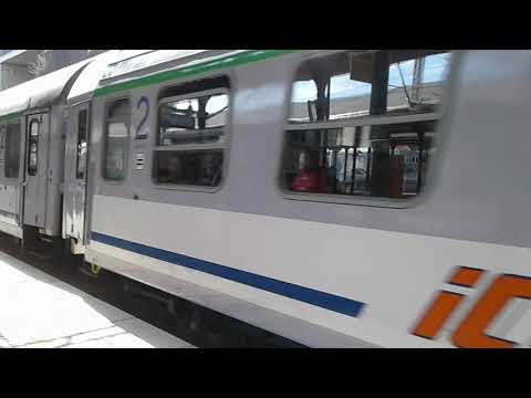 EP09 z TLK 81114 Pobrzeże wjeżdża w peron Gdańska Głównego