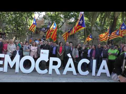 download lagu mp3 mp4 Caixa De Solidaritat, download lagu Caixa De Solidaritat gratis, unduh video klip Caixa De Solidaritat
