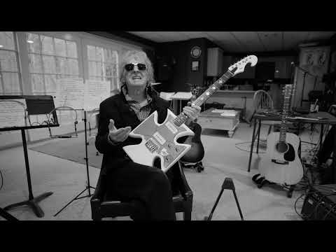 Ian Hunter |  A Gift From Joe Elliott 🎸 #InternationalGuitarMonth