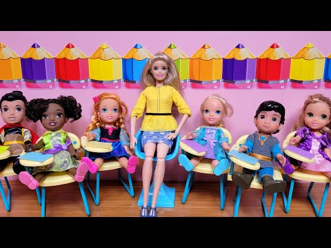Elsa & Anna toddlers at school - Barbie dolls - rhyme game