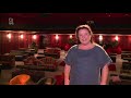 In dit Gorkumse theater zit je coronaproof op kringloopmeubels: 'Ik word hier blij van!'