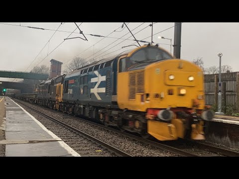 Thrashes from class 37401 and class 37422 past leyland 6K05