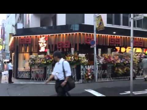 TokyoOmochakunの盗撮に失敗しスマホを隠すメガネ( &acute; ▽ ` )ﾉ立川暢之