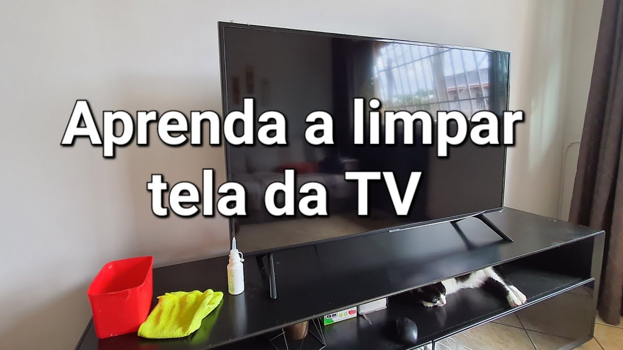 Como limpar a tela da sua smart tv do jeito certo.