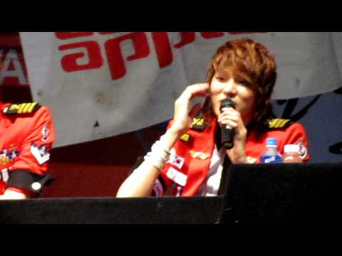 120729 LedApple Daejeon Fansign - Kyumin 바보ㅋㅋㅋ