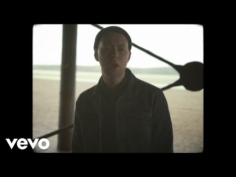 Dearist - Beaches (Official Music Video)
