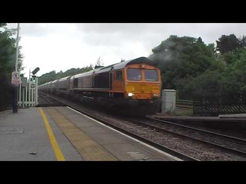 Recently Repainted GBRF 66748 Powers Through Chesterfield - 6M83 - 31/05/2016