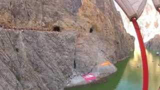 preview picture of video 'karanlık kanyonda base jump atlayışları.dark canyon base jumping'