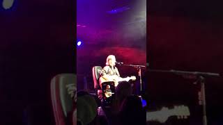 Travis Tritt Acoustic performance of outlaws like us