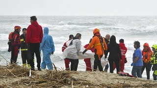 58 Migranten, darunter Kinder, starben am Sonntagmorgen vor der Südküste Italiens