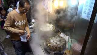 preview picture of video 'Hong Kong Street Food. Dim Sum restaurant in Mong Kok, Kowloon'