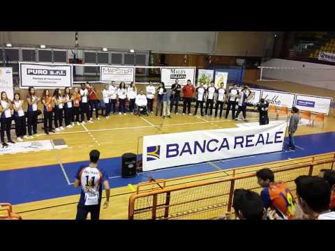 L'ingresso della squadra maschile della Parma Pallavolo Project