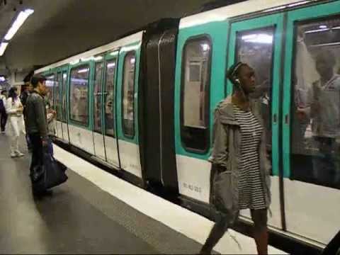 Métro von Paris im Ostbahnhof - Gare de l'Est