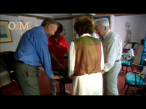 Table turning in Secrets of the Psychics | 1997