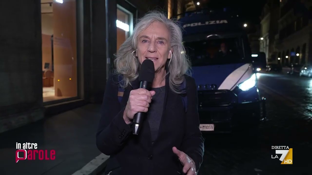 "Qui non c'è traccia di islamismo", il collegamento con Giovanna Botteri dalla piazza di Roma