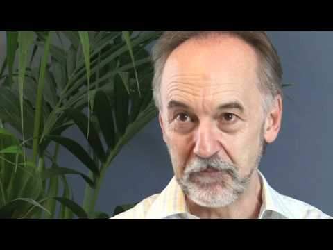 Ο Αυστραλός κόντρα τενόρος Graham Pushee [Γκράχαμ Πούσι] περιγράφει τη φωνή του κόντρα τενόρου, στο πλαίσιο των διαδικτυακών συνομιλιών «Online Concert Talks» της Musica Viva Australia για τη Διεθνή Συναυλιακή Περίοδο 2011.