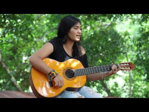 Ivarani Yawanawa - Canta e encanta debaixo da grande árvore do Salão Mutum