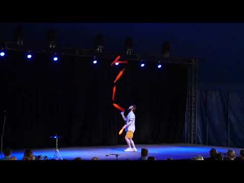 Kellin Quinn Juggling Circus Flora 2021