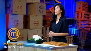 Download lagu MASTERCHEF INDONESIA - Teknik Rumit Dalam Memotong Ayam | Bootcamp mp3