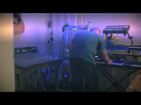 Analogue electronica studio jam - rozz3r: Bonfire Calm