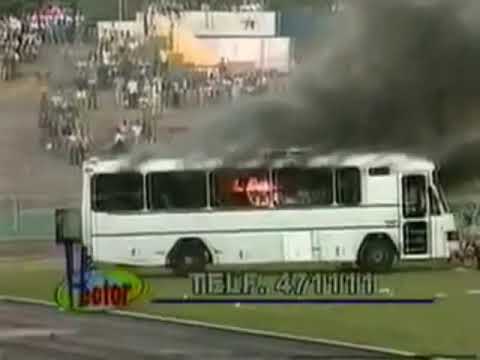 "EL AUTOBÚS QUEMADO NUNCA LO VAS A OLVIDAR // TACHIRA VS CARACAS // 17/12/2000// AVALANCHA SUR" Barra: Avalancha Sur &bull; Club: Deportivo Táchira