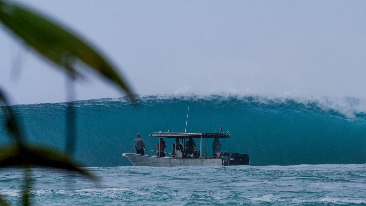 Surfing at Hollow Trees - Click to play