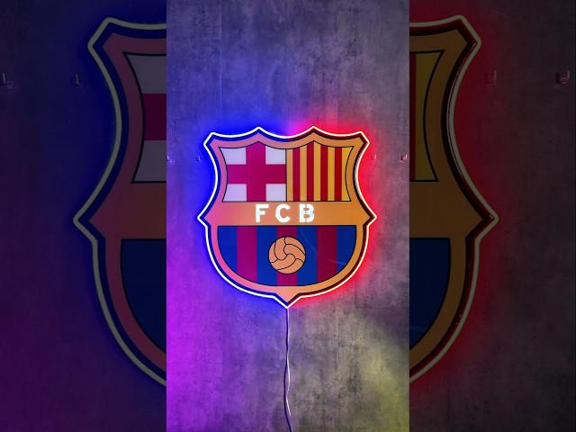 Vídeo relacionado con F.C. Barcelona - Sticker Limpiador de Pantalla - Diseño del Escudo - No Daña el Revestimiento - Pegatina Reutilizable