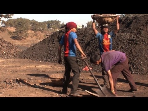 Kinder schuften in Indiens Kohlegruben