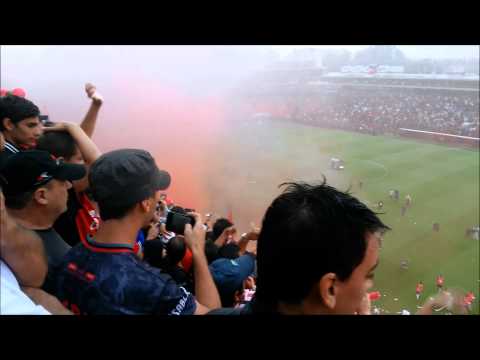 "Hinchada sabalera ascenso 2014" Barra: Los de Siempre &bull; Club: Colón