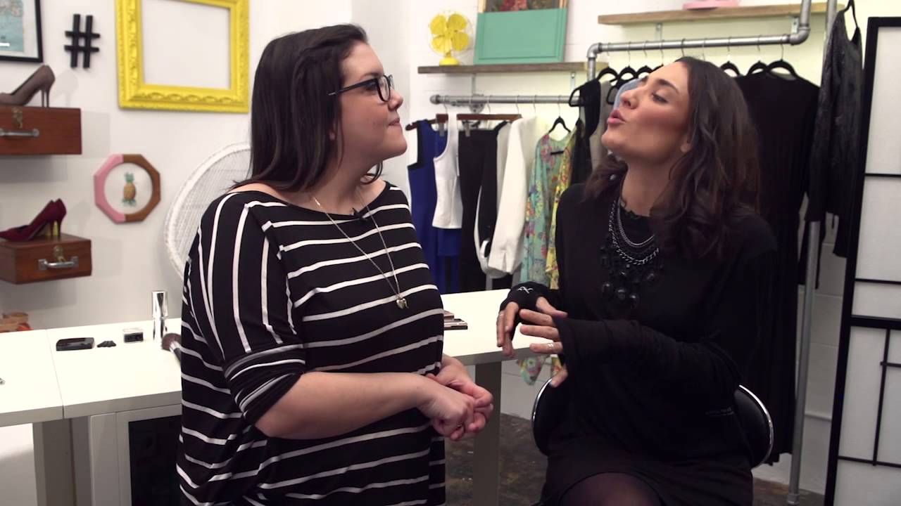 Camille se fait faire un maquillage de soirée, avec des produits Yves Rocher!