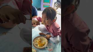 Download lagu NAUREN dan MARCELLO makan nasi kecap sama telur dadar ... Mama kalian suka masak telor juga ga guys? mp3