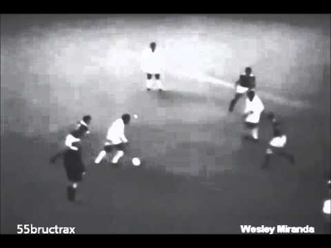 Pelé rare goals 13 - 1961 Pelé vs Benfica (Two rare goals)