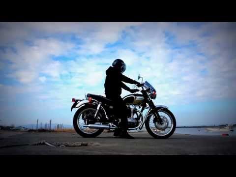 Kawasaki W400と空