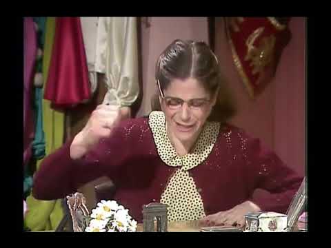 The Muppet Show - 304: Gilda Radner - Cold Open (1978)