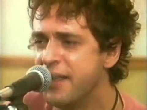 Gustavo Cerati - Entre caníbales (Acustico) - FM 100 - 1994.mp4