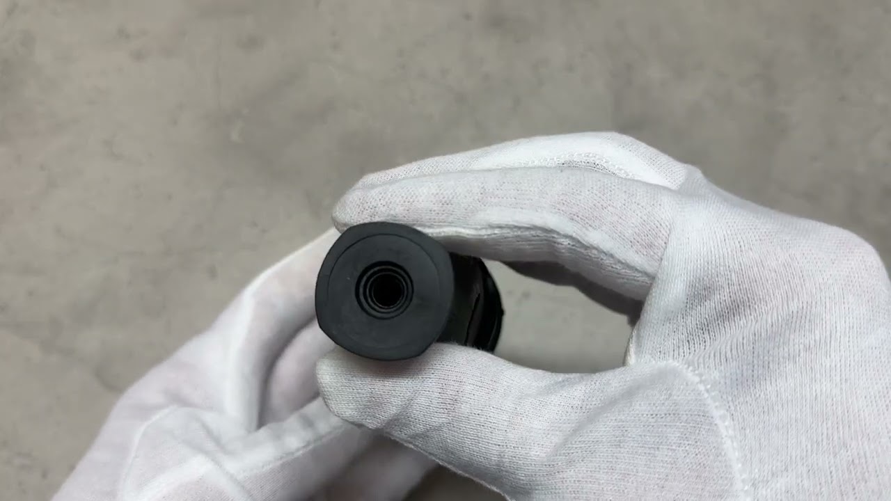 Разъем штепсельный LUXEL 1126 с заземлением с крышкой черный