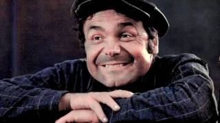 L'oiseau dans l'allée