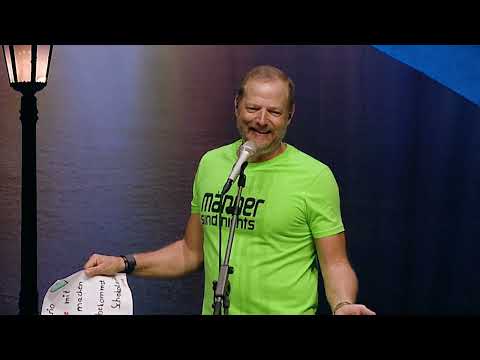 Junger Fan besticht Mario Barth live in seiner Show mit "guter" Schokolade